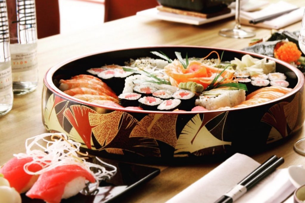 Asia to go sushi auf dem Teller – ©Kigiku