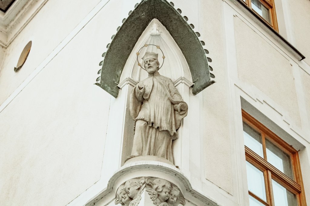 AUGSBURGER DETAILS Skulptur im Domviertel